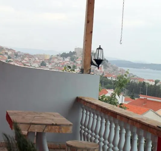 Nanut * Σίμπενικ